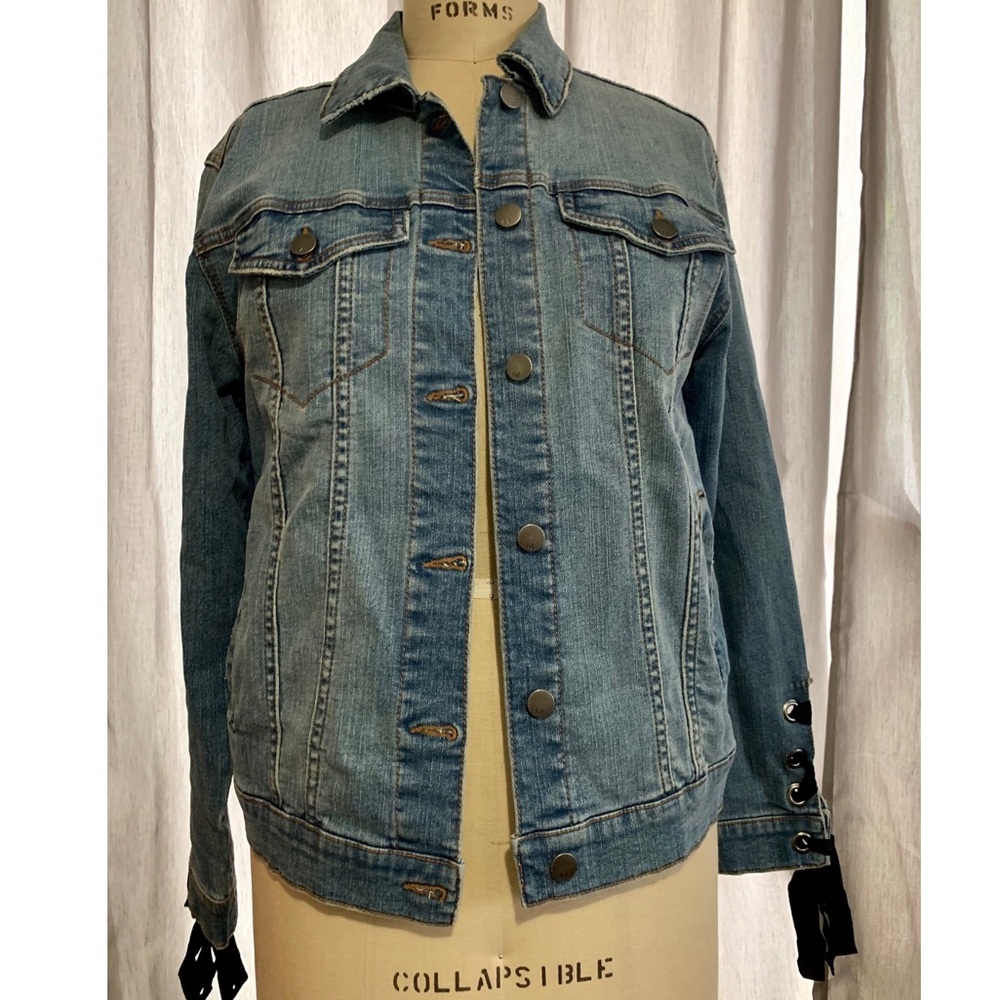 LACE UP SLEEVE DENIM JACKET